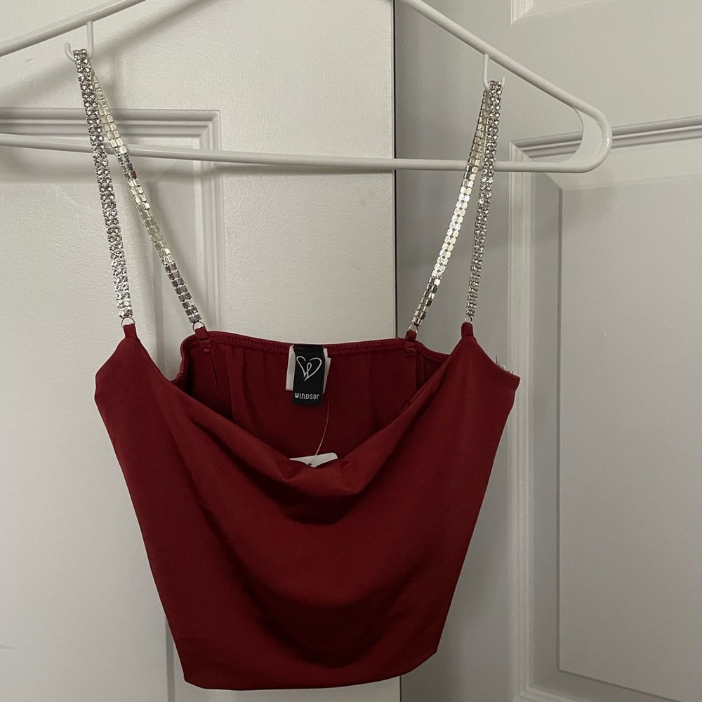 red windsor diamond strap tank cropped
